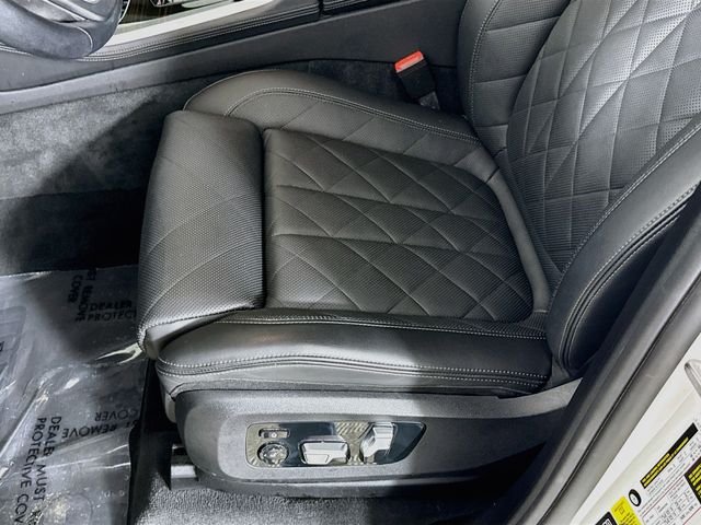 Used 2024 White Metallic BMW xDrive40i image 19