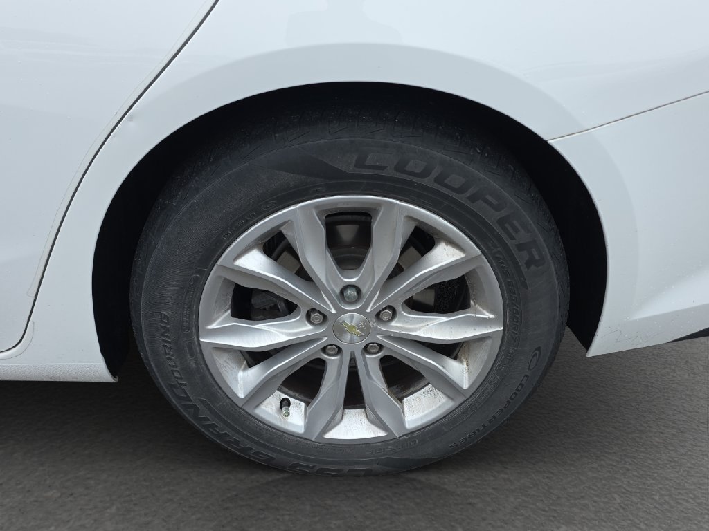 Used 2020 SUMMIT WHITE Chevrolet LT image 5