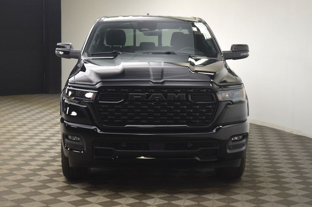New 2026 Diamond Black Crystal Pearl-Coat Exterior Paint RAM Big Horn/Lone Star image 2