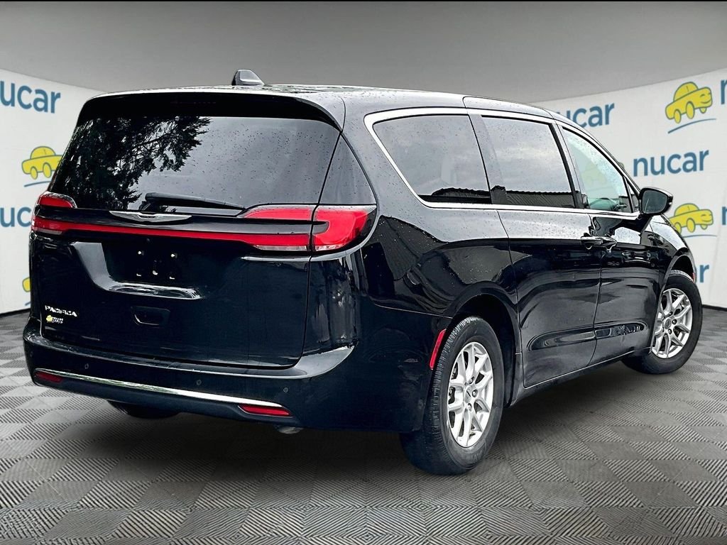 Used 2024 Diamond Black Crystal Pearlcoat Chrysler Touring L image 6