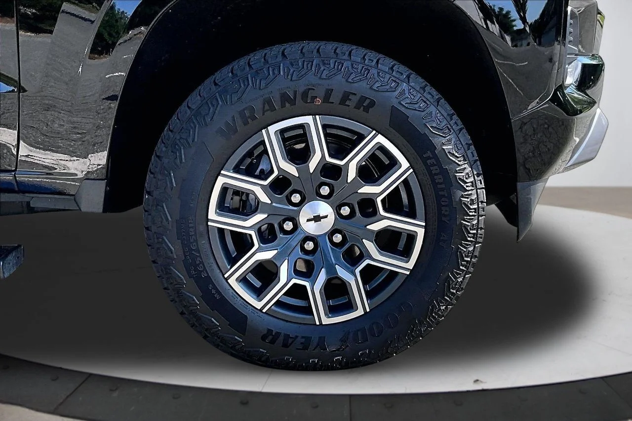 Certified Used 2025 Black Chevrolet Z71 image 33