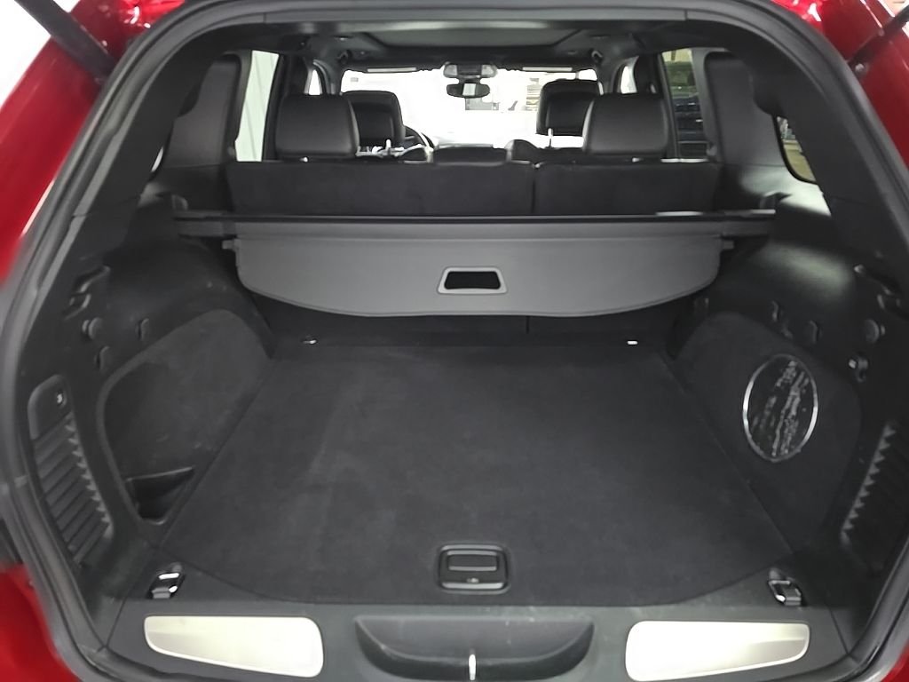 Used 2021 Red Line Jeep Trailhawk image 12