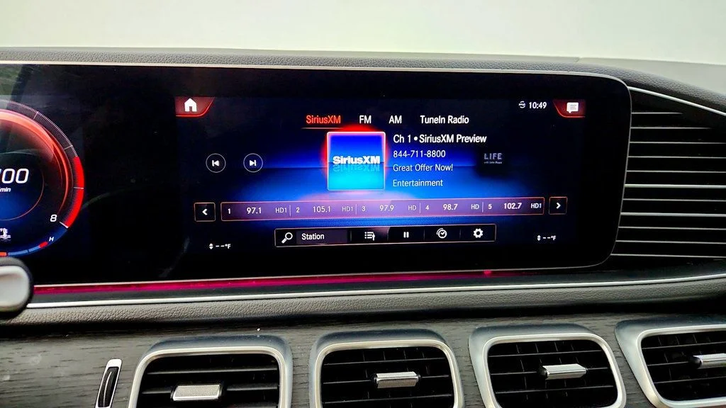 Used 2020 Black Mercedes-Benz GLE 350 4MATIC® SUV w/ Premium & Parking Assist Pkgs image 18