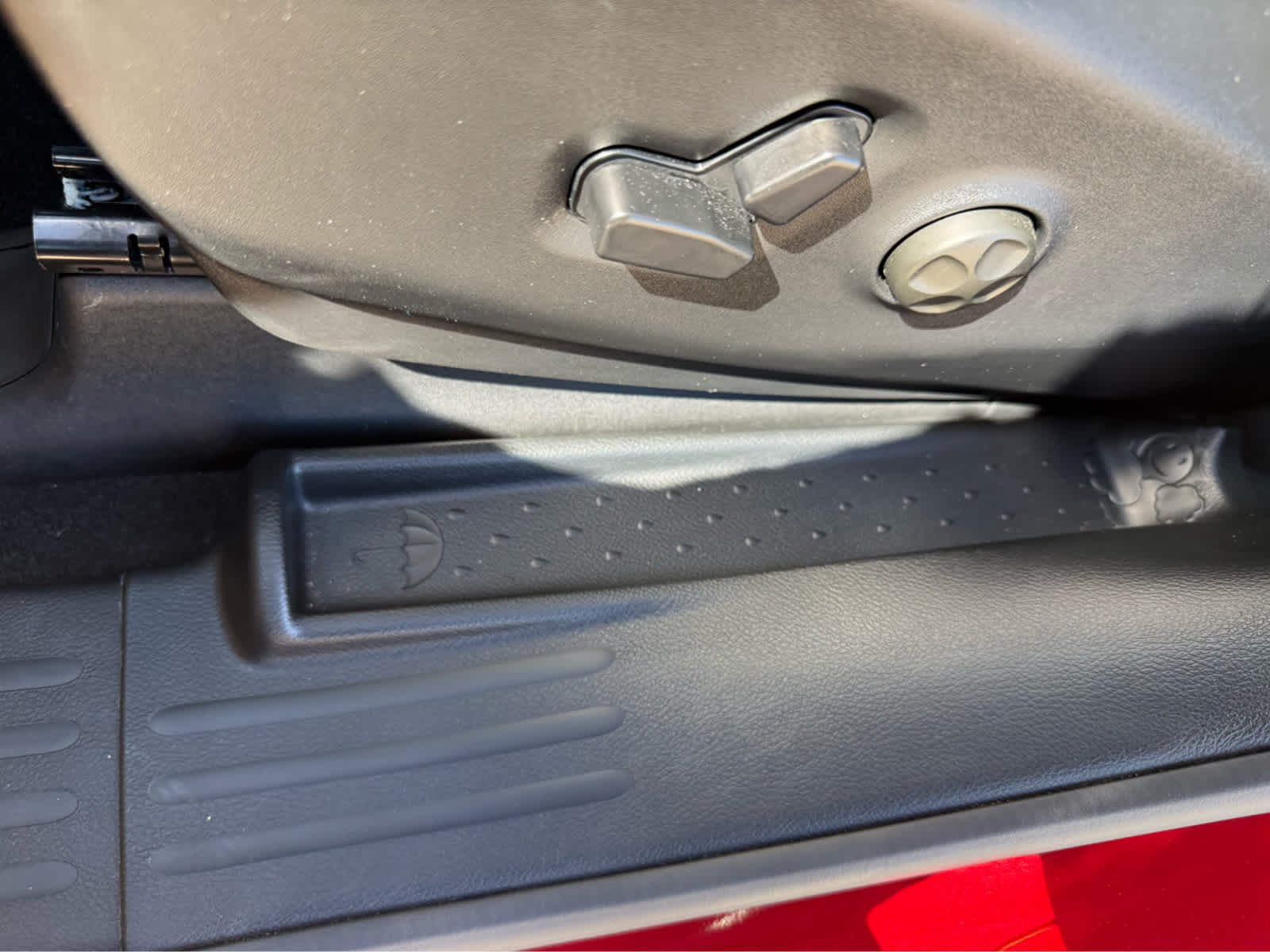 Used 2026 Red Hot Pearlcoat Chrysler Select image 24