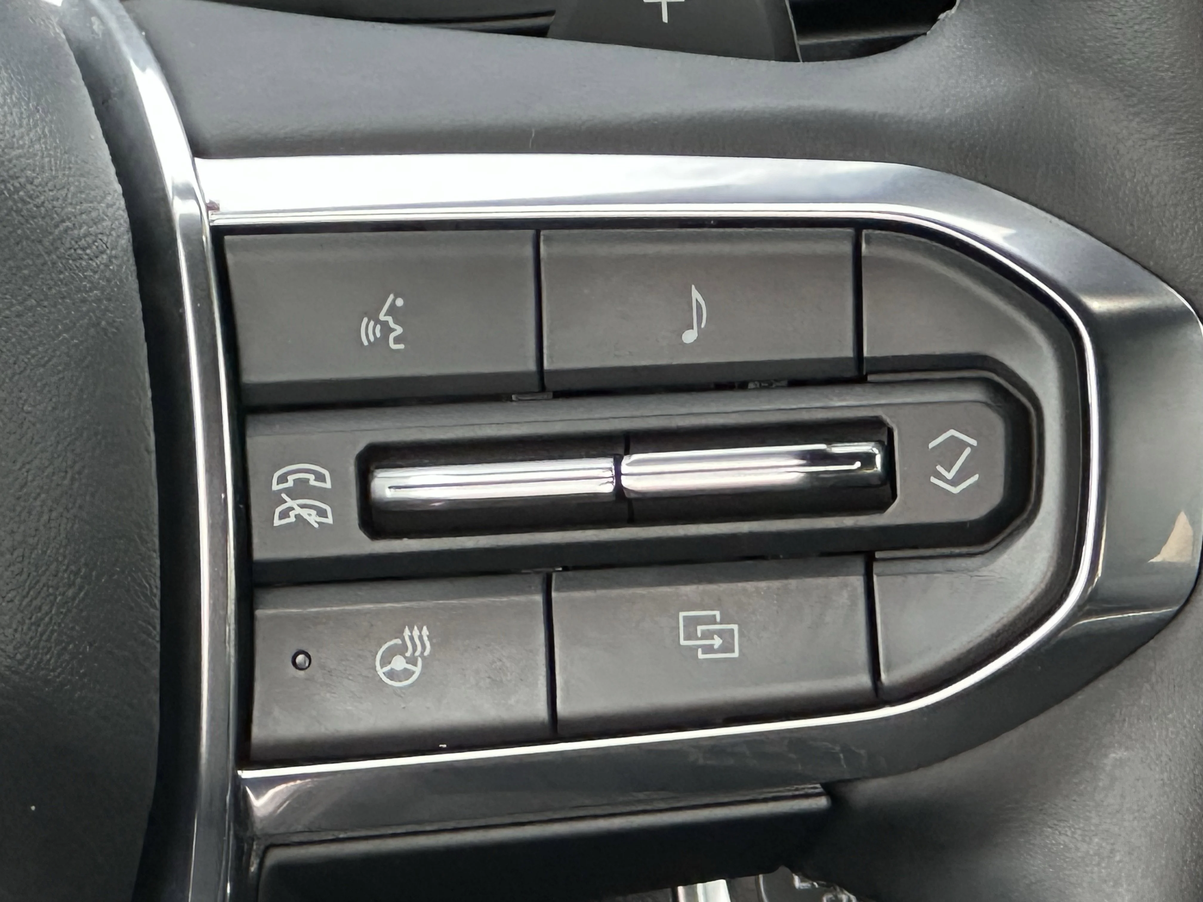 Certified Used 2025 White GMC AWD Elevation image 13