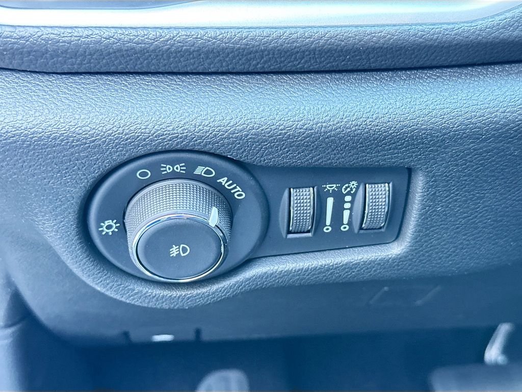 2026 Chrysler Pacifica Select - Photo 16