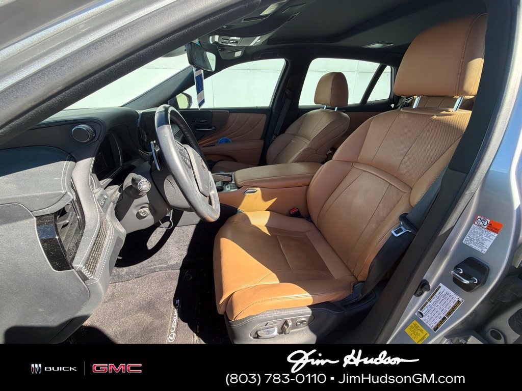 Used 2022 Silver Lexus 500 Base image 7