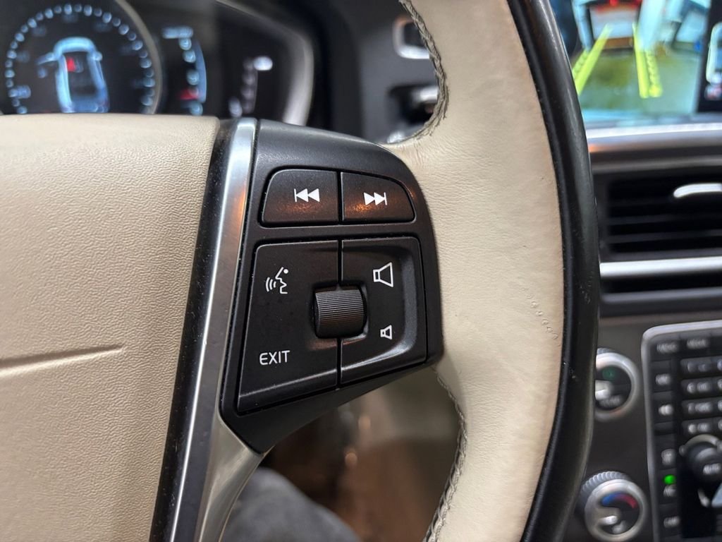 Used 2015 Seashell Metallic Volvo T5 Premier image 24