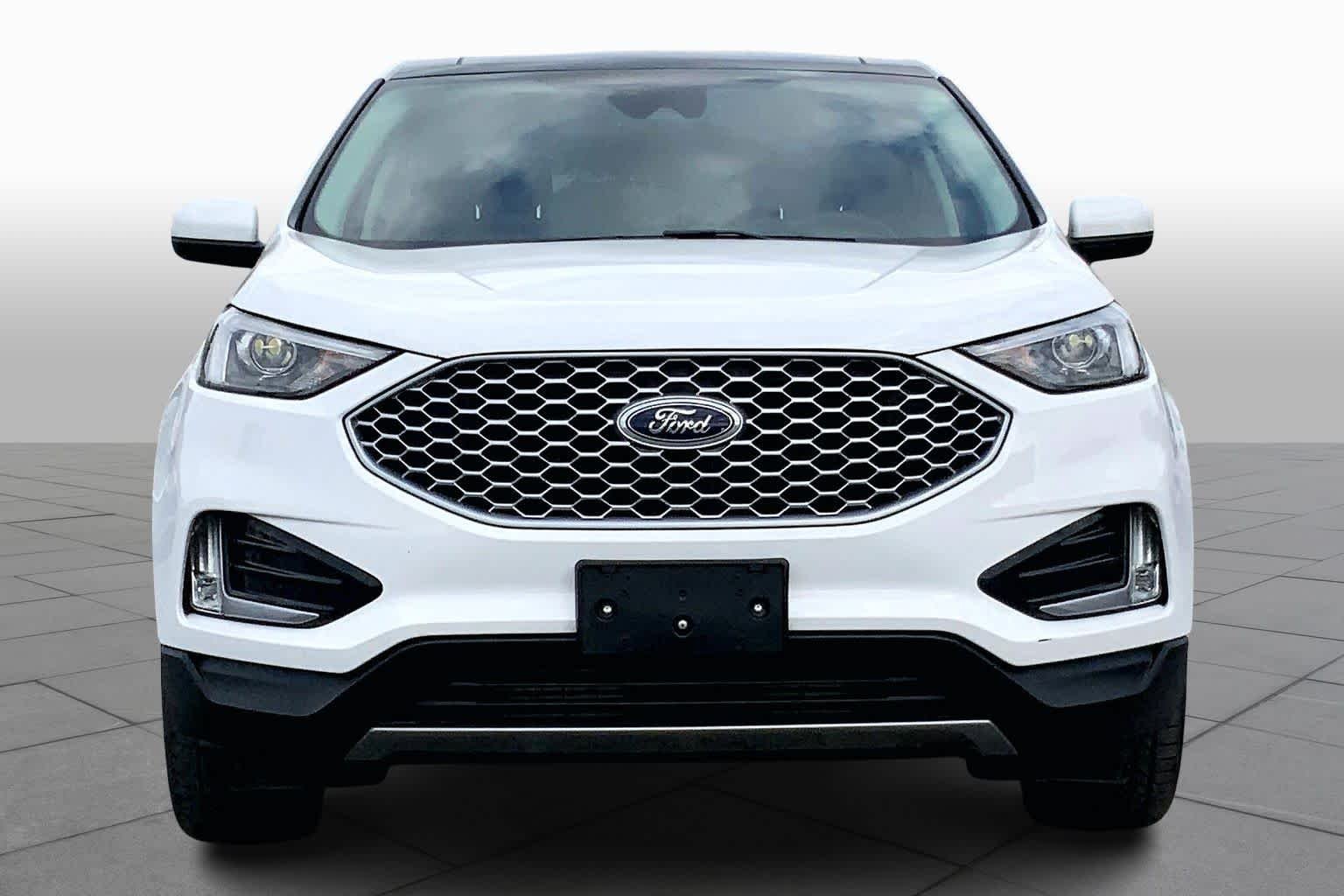 Certified Used 2024 Oxford White Ford SEL image 3