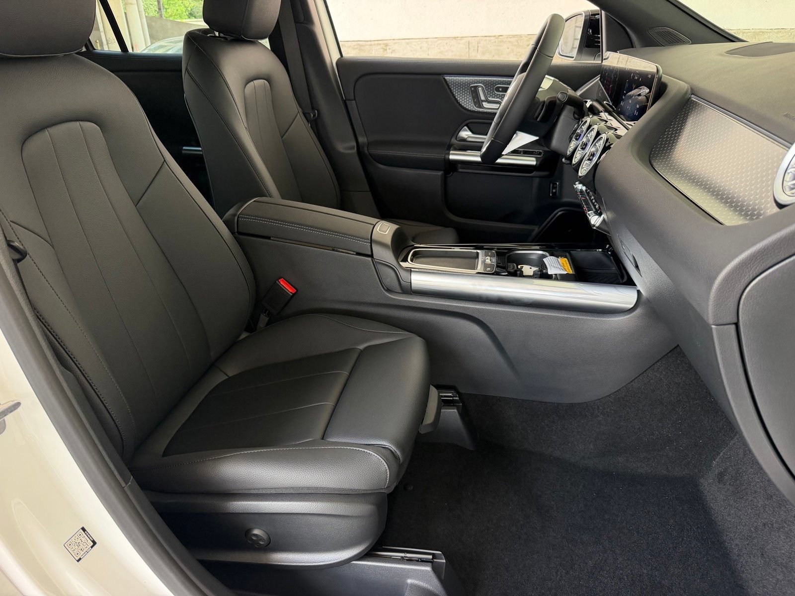 New 2026 Polar White Mercedes-Benz GLA 250 image 36