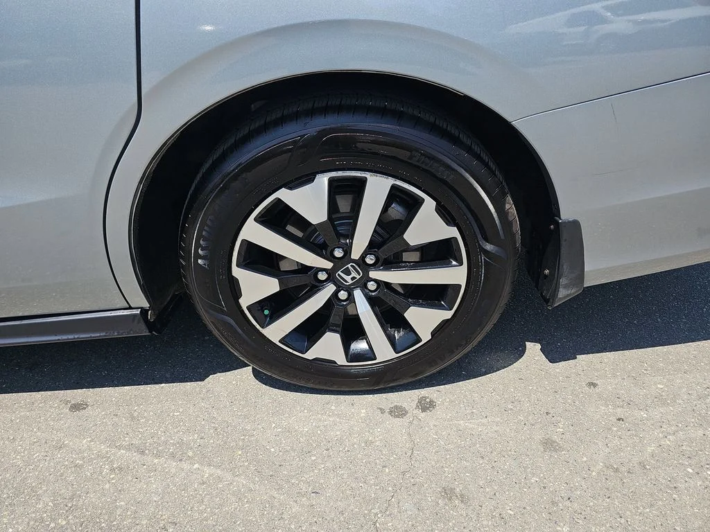 Used 2025  Honda EX-L image 31