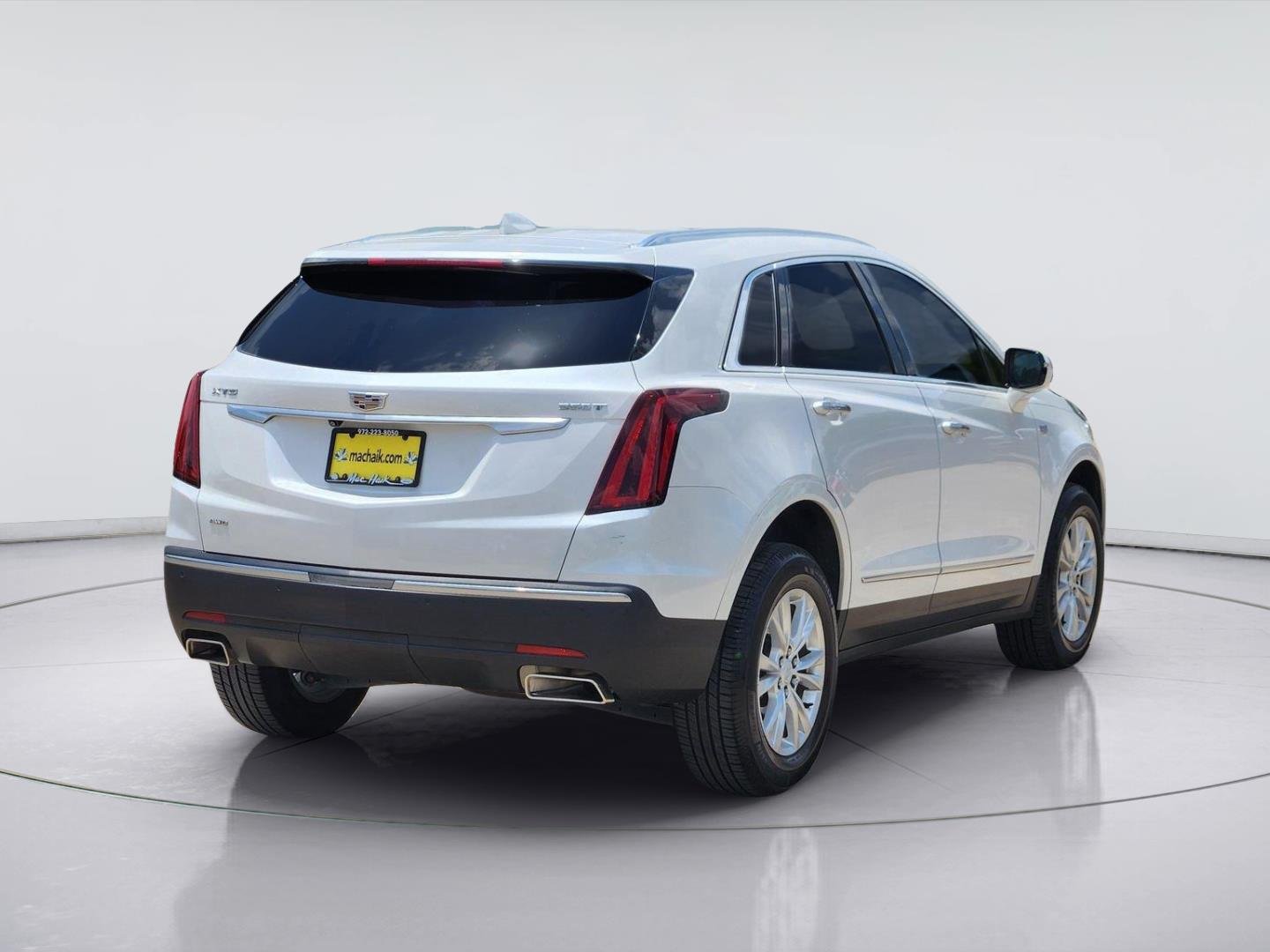 Certified Used 2022 Crystal White Tricoat Cadillac AWD Luxury image 6