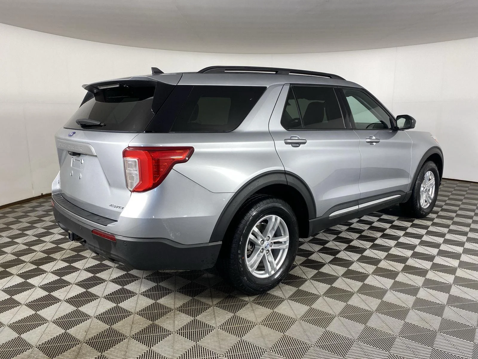 Used 2023 Iconic Silver Ford XLT image 10