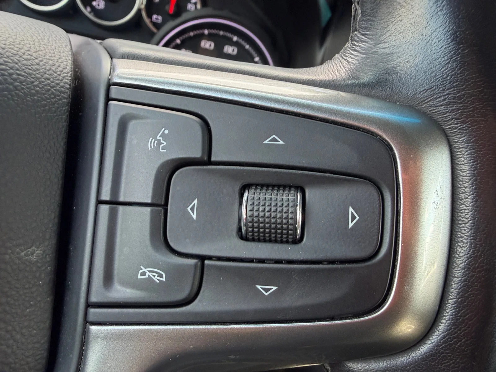 Used 2019 HAVANA BROWN METALLIC Chevrolet LT image 23