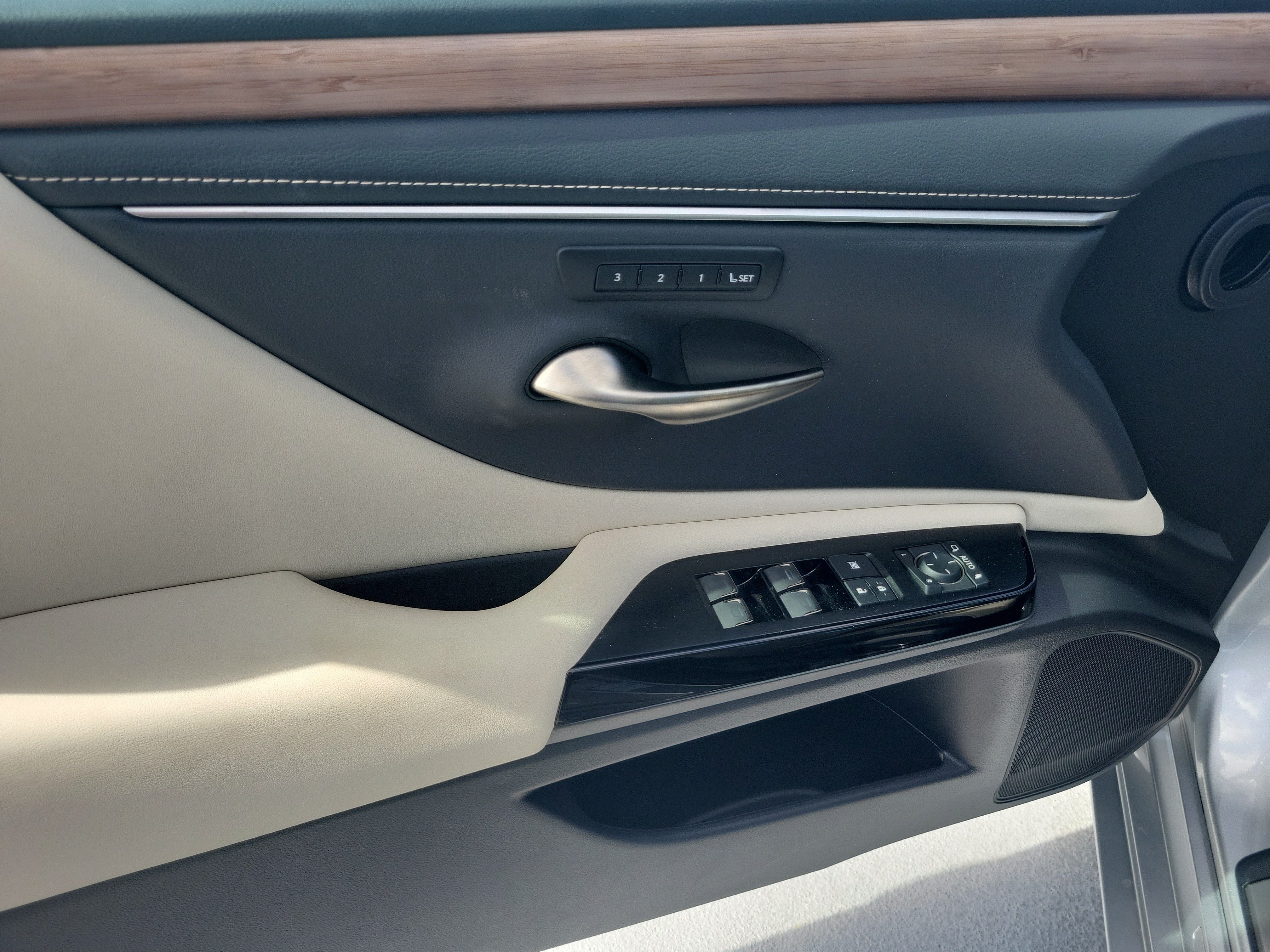 Used 2023 Iridium Lexus 250 image 19