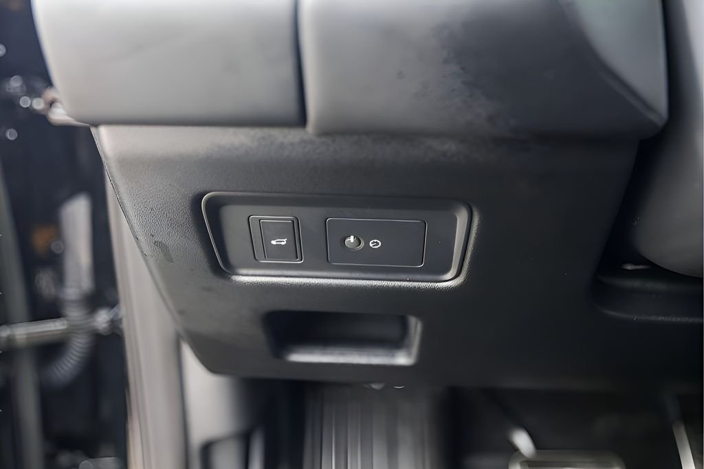2024 Land Rover Discovery Metropolitan Edition - Photo 18
