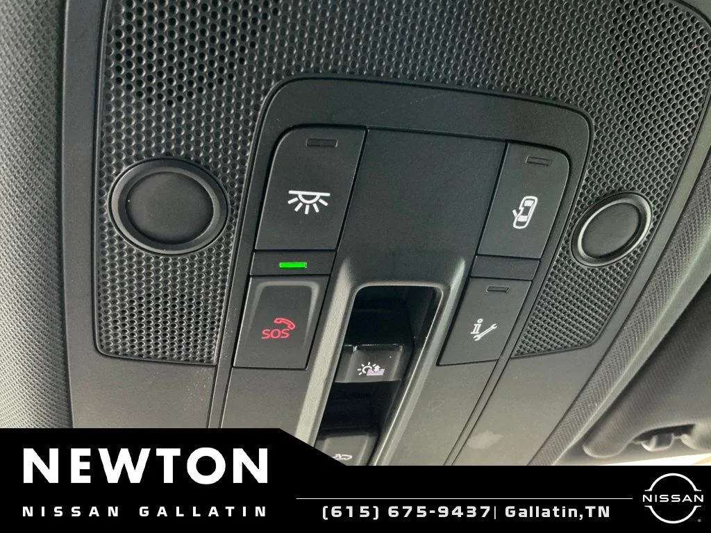 Used 2025 Arkona White Audi Premium image 32