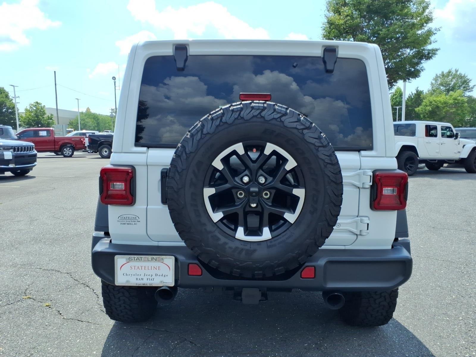 Used 2025 Bright White Clearcoat Jeep Rubicon image 17