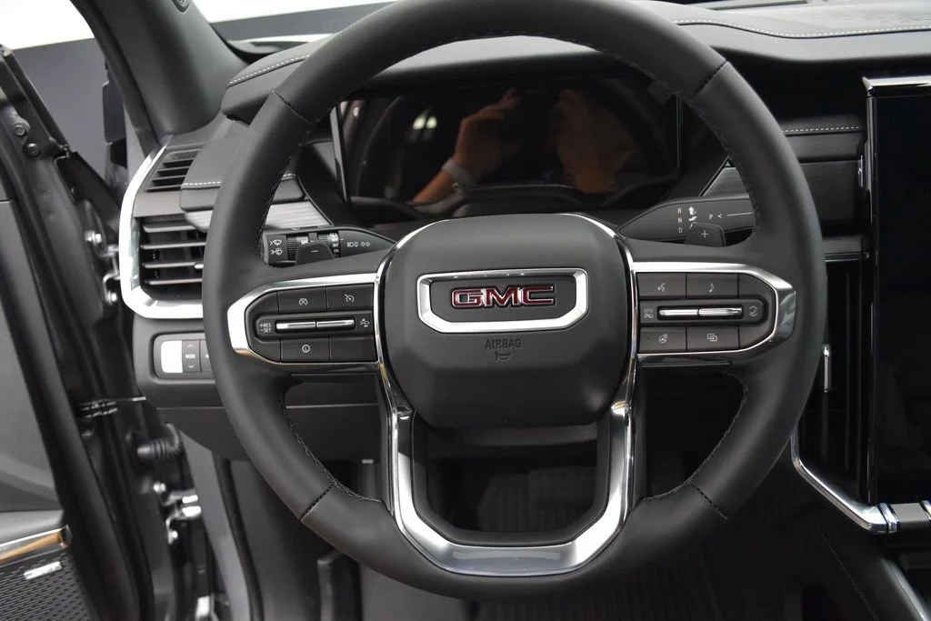 New 2026 Sterling Metallic GMC Elevation image 9