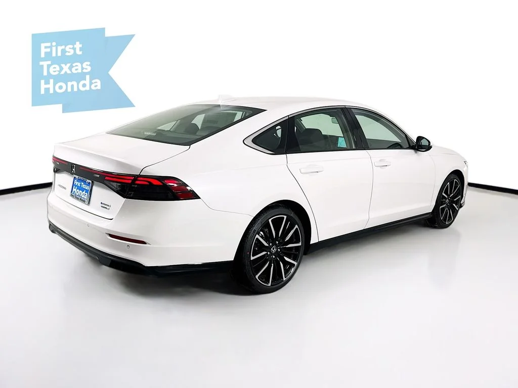 New 2026 Platinum White Pearl Honda Touring image 8