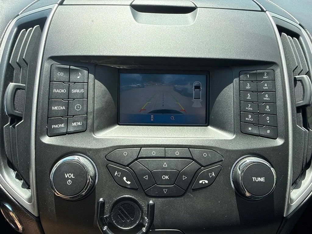Used 2018  Ford SEL image 21