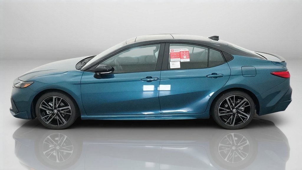 New 2026 Ocean Gem with Midnight Black Metallic roof Toyota XSE image 2
