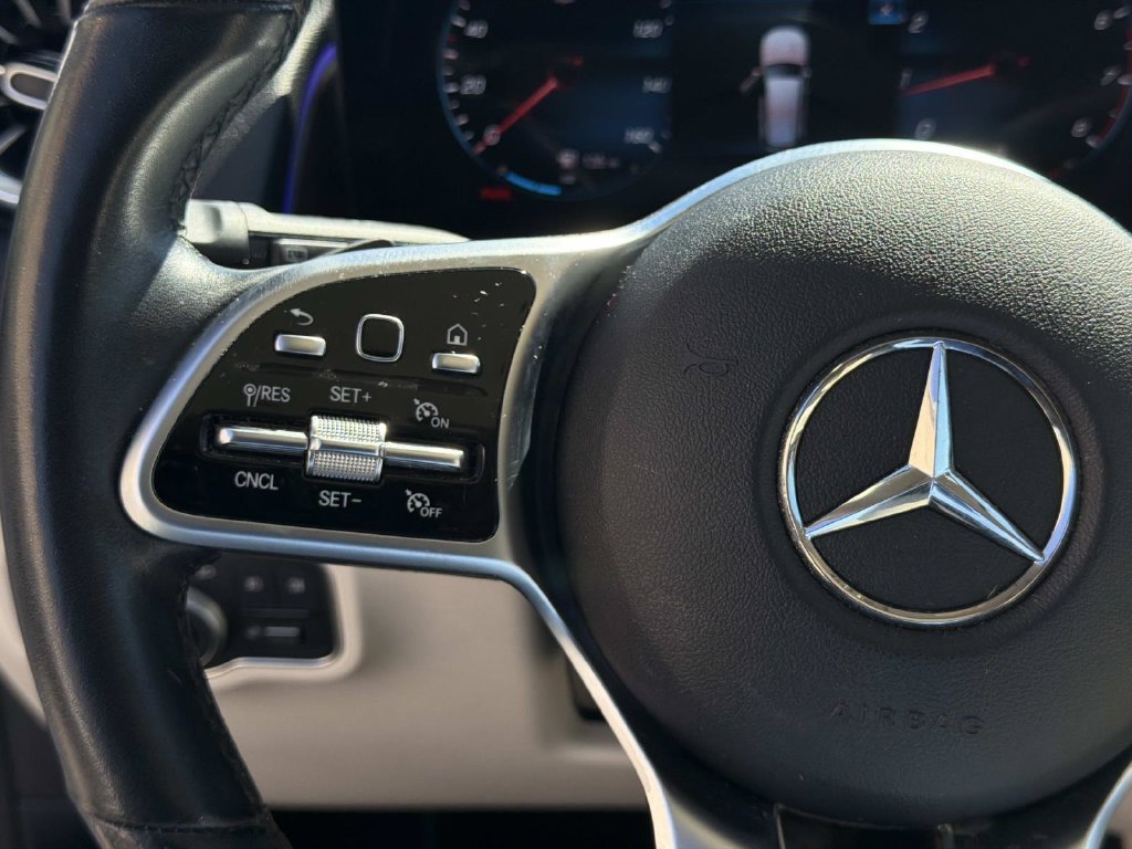 Used 2023  Mercedes-Benz GLB 250 image 23