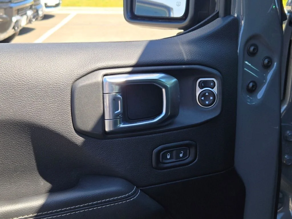 Used 2022 Gray Jeep Overland image 24