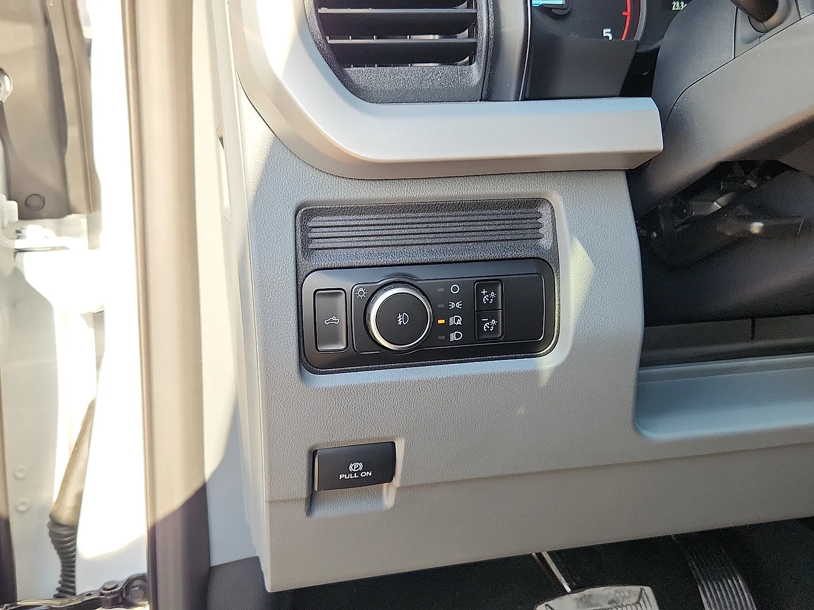 New 2027 Oxford White Ford XL image 16
