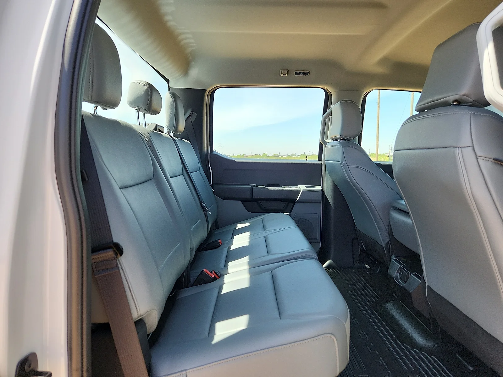 New 2026 Oxford White Ford F-450® XL image 19