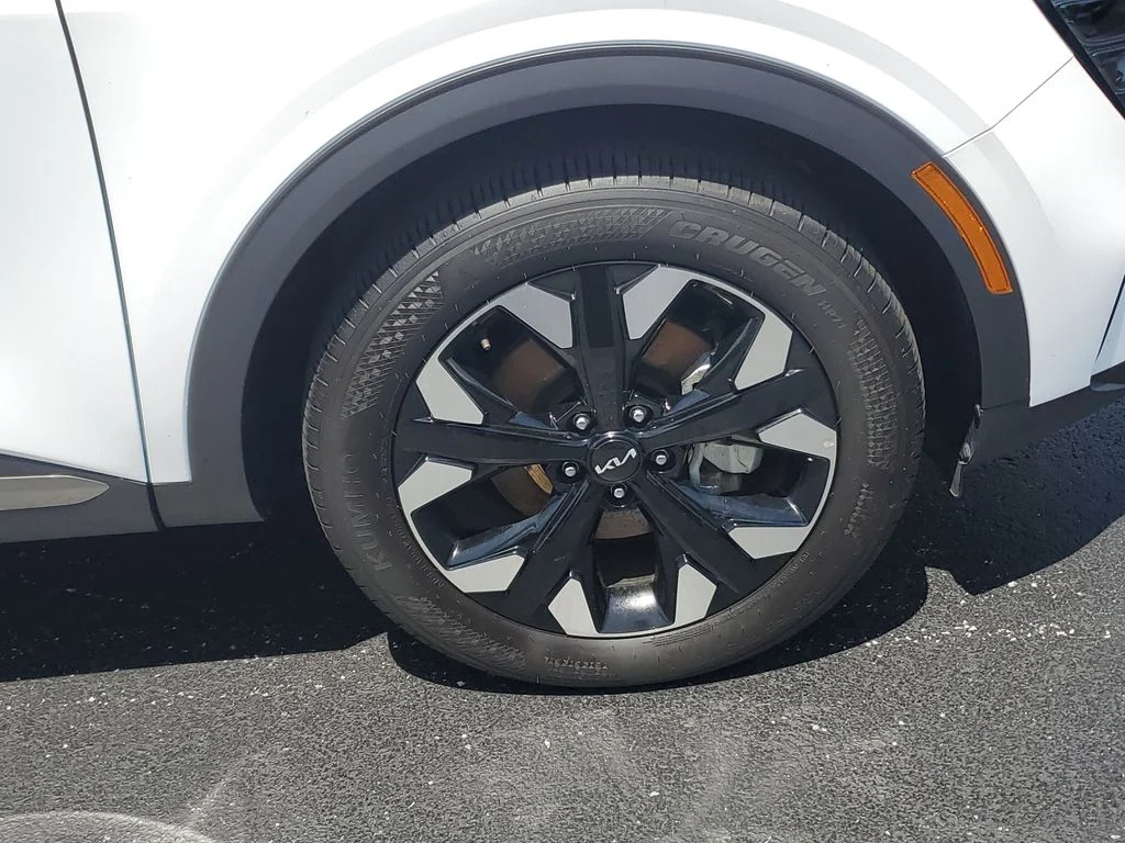 Certified Used 2024 White Kia X-Line image 6