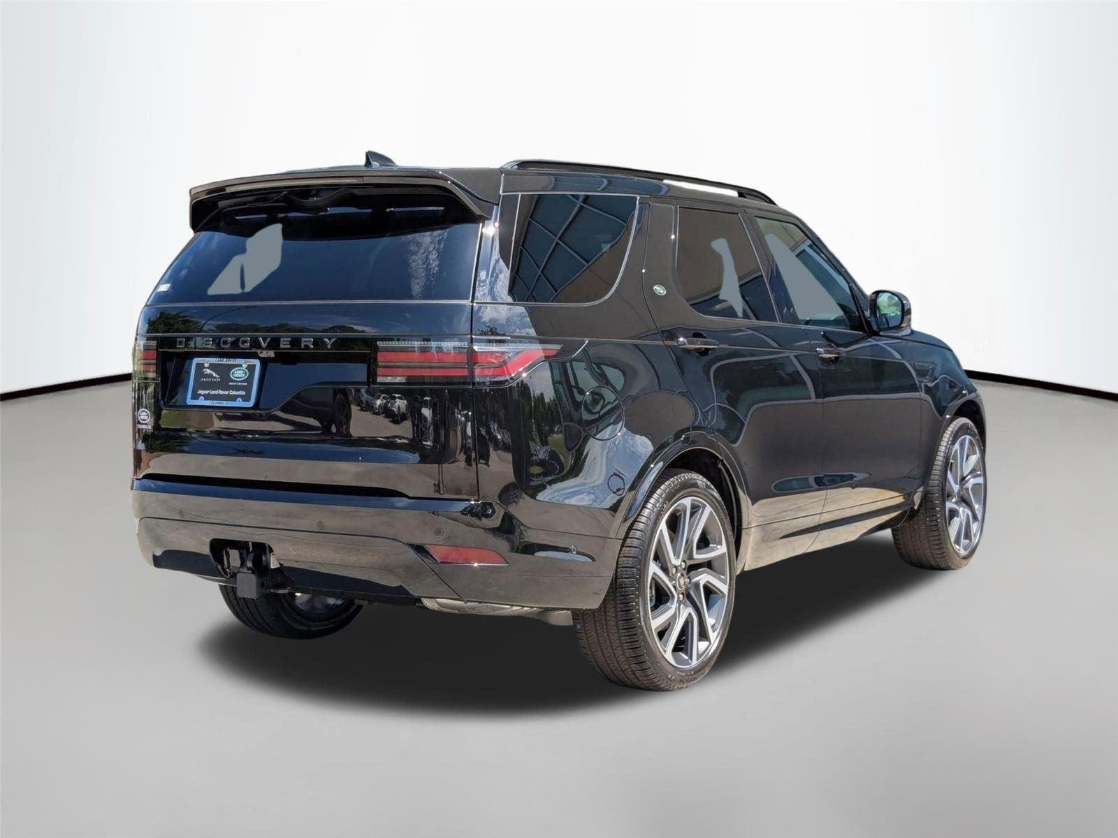 Used 2025 Santorini Black Metallic Land Rover Dynamic SE image 5