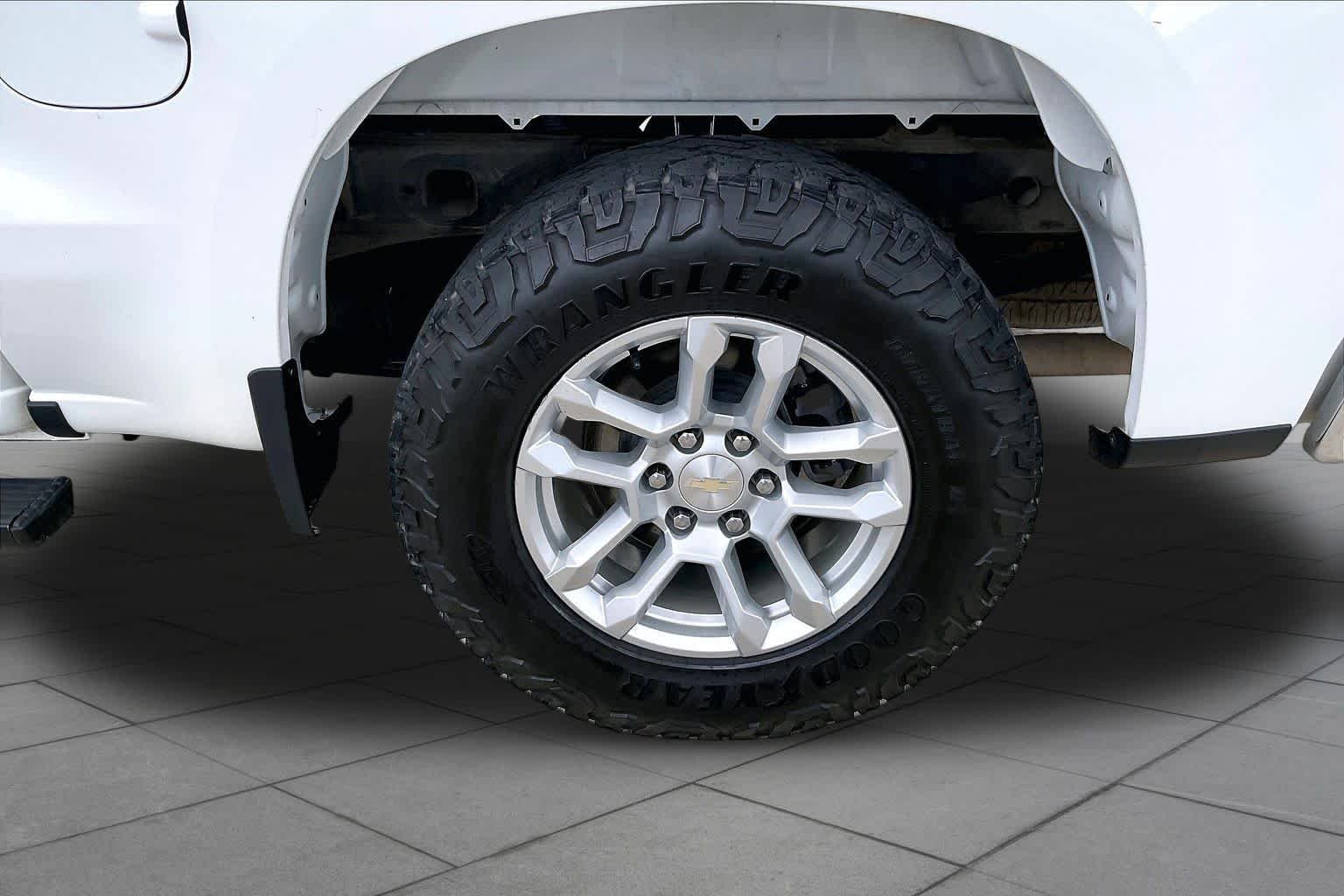 Used 2023 Summit White Chevrolet LT image 11