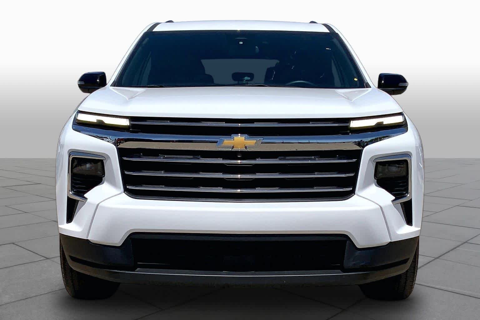 Used 2025 Summit White Chevrolet FWD LT image 4