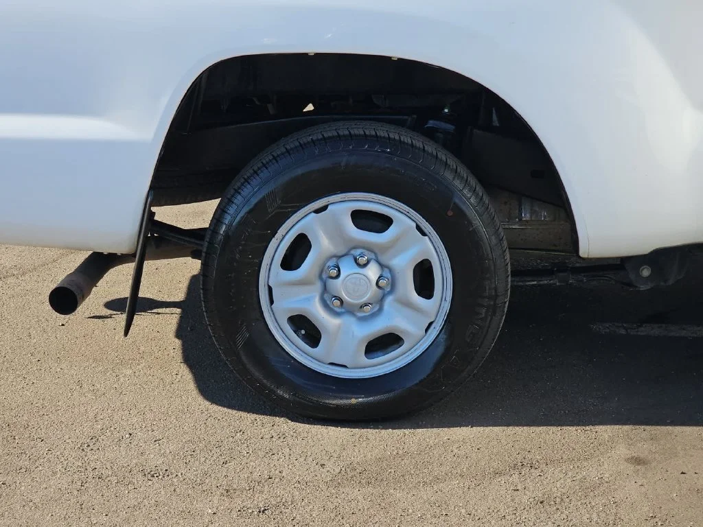 Used 2015 White Toyota Base image 36