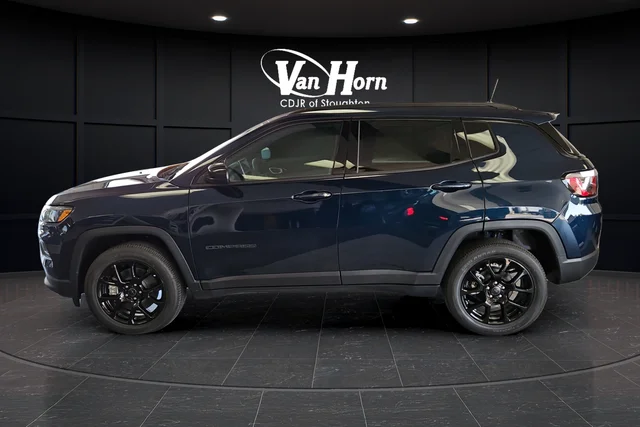 New 2026 Fathom Blue Pearl-Coat Exterior Paint Jeep Latitude image 4