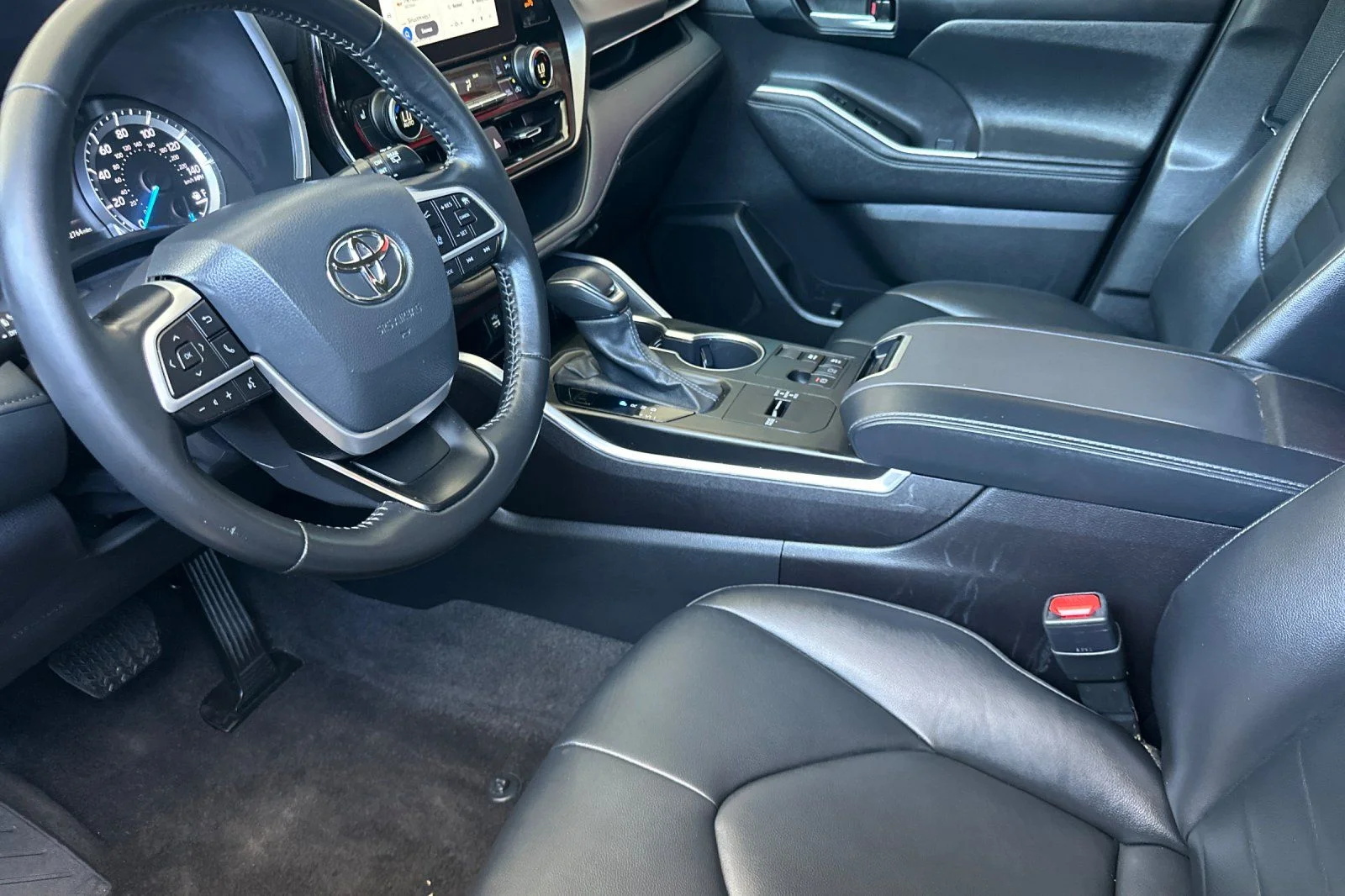 Used 2023 Gray Toyota XLE image 17