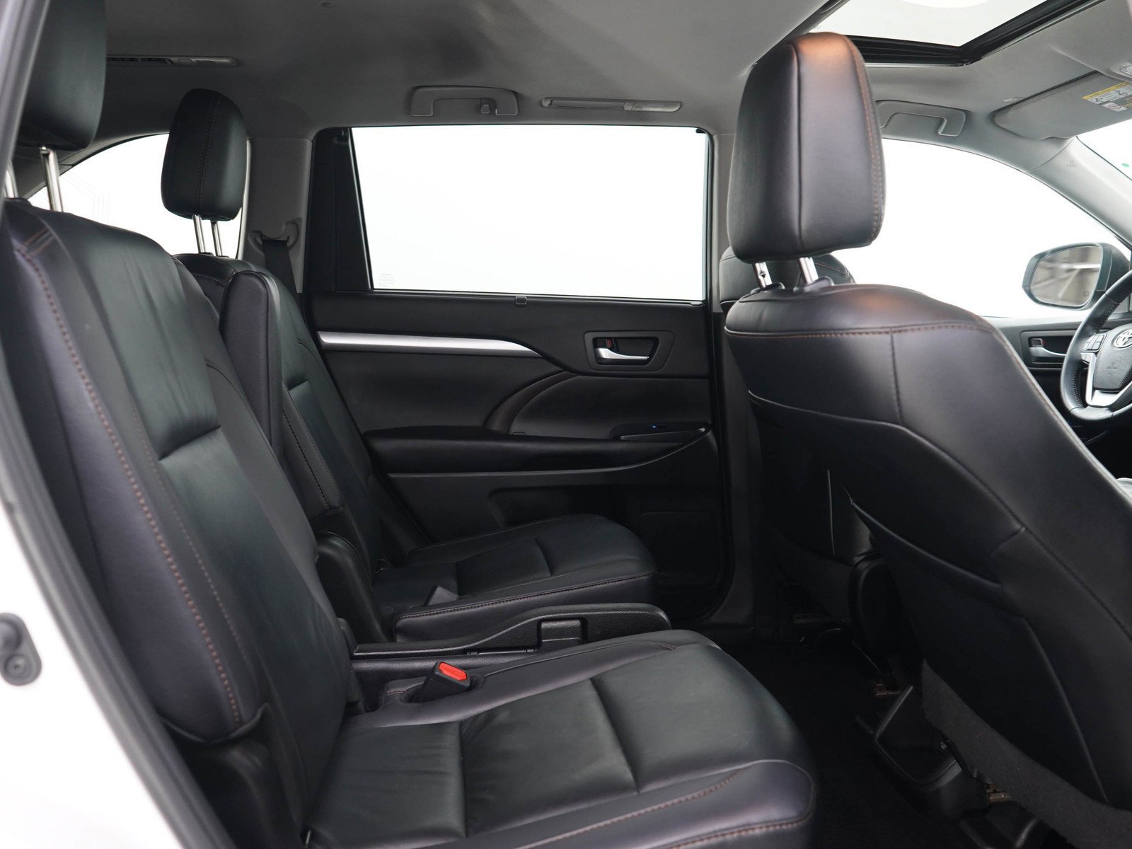 Used 2019 Blizzard Pearl Toyota XLE V6 AWD image 15