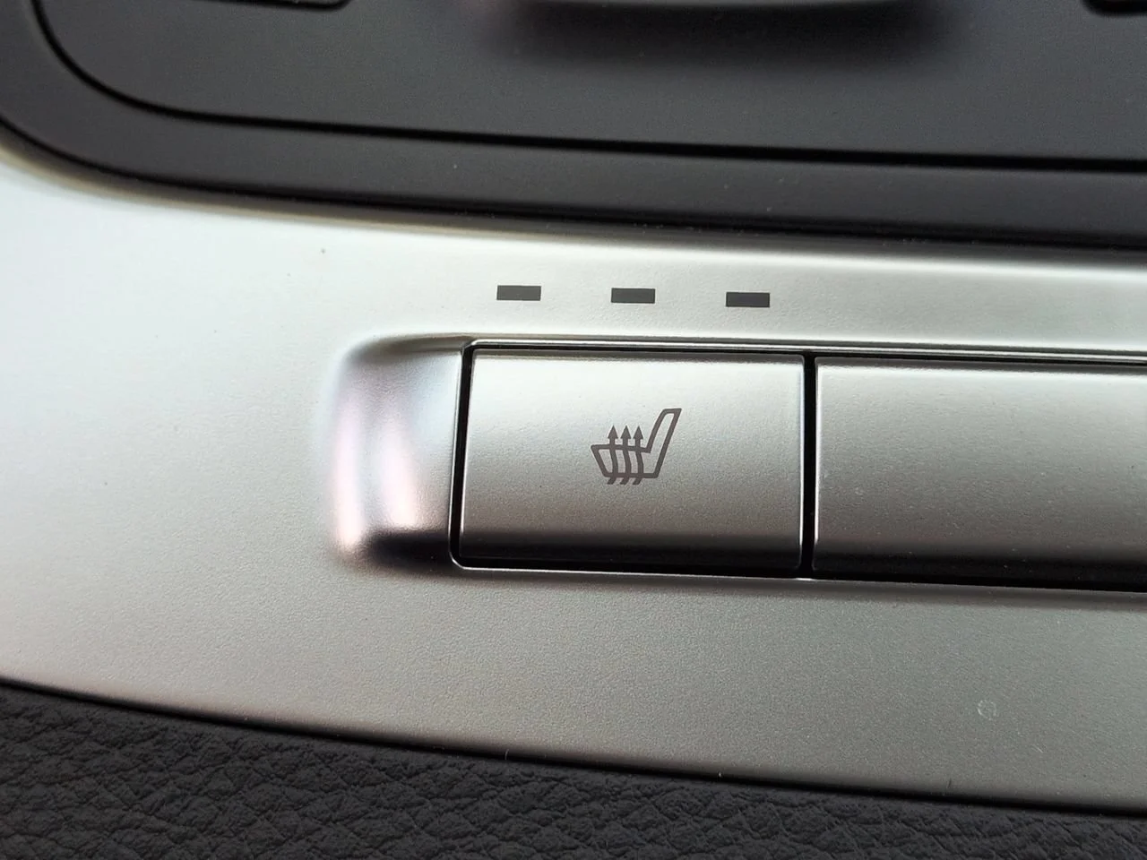 New 2027 Ceramic Silver Kia LXS image 27