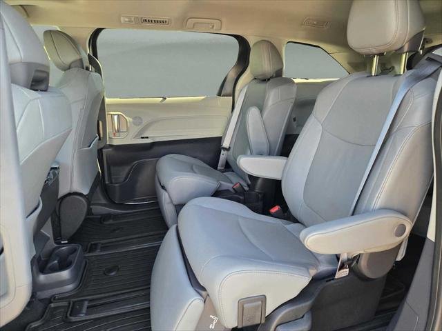2024 Toyota Sienna Limited - Photo 13