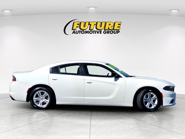 Used 2023 White Dodge SXT image 3