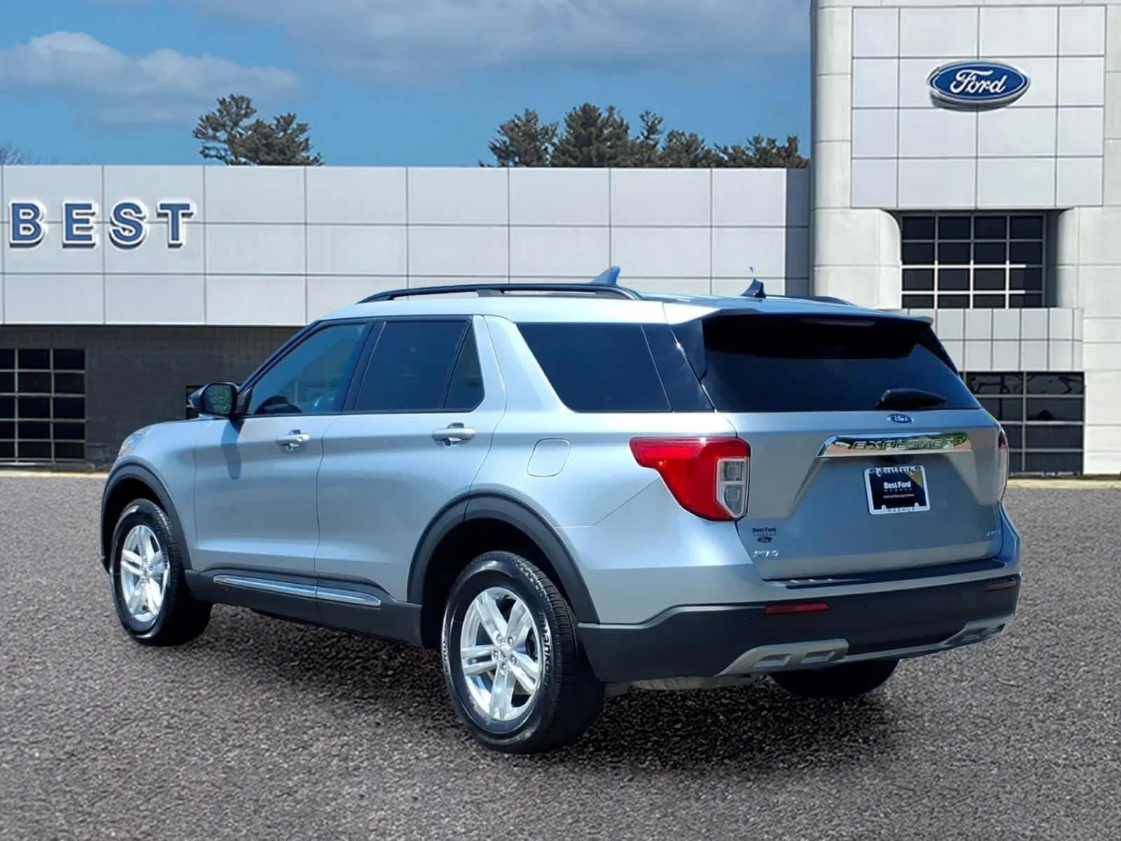 Used 2023 Iconic Silver Ford XLT image 4