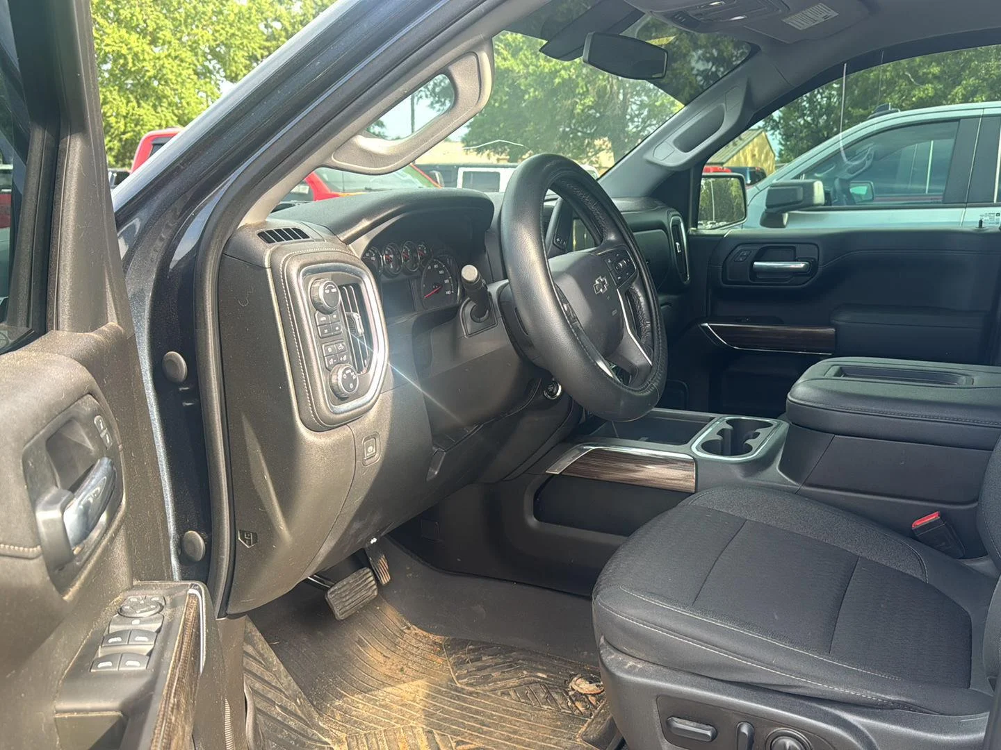 Used 2021 SHADOW GRAY METALLIC Chevrolet LT Trail Boss image 4