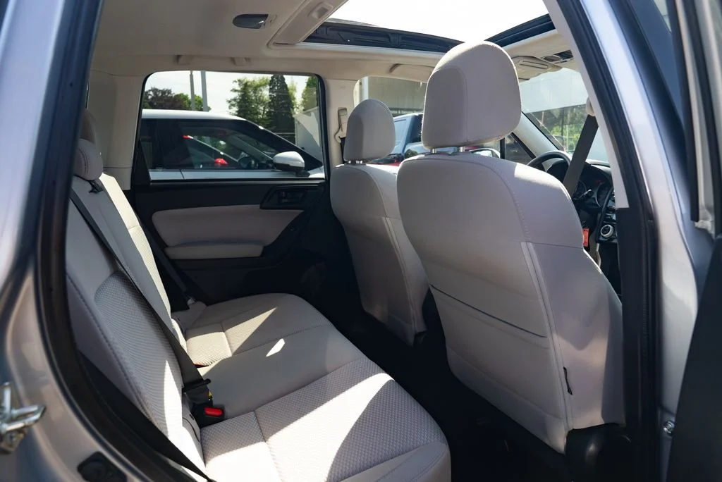 Used 2017 Silver Subaru 2.5i Premium image 25