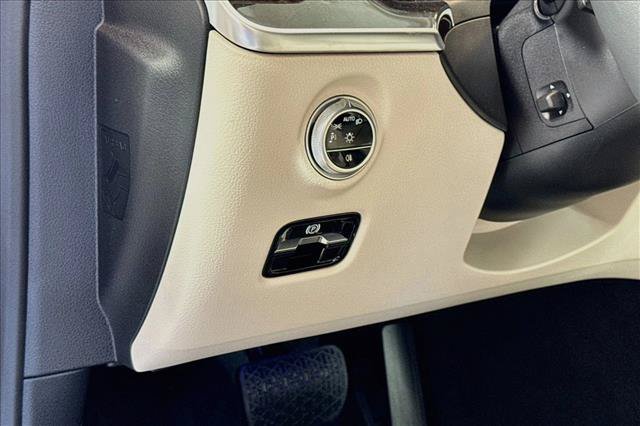 New 2026 Polar White Mercedes-Benz C 300 image 40