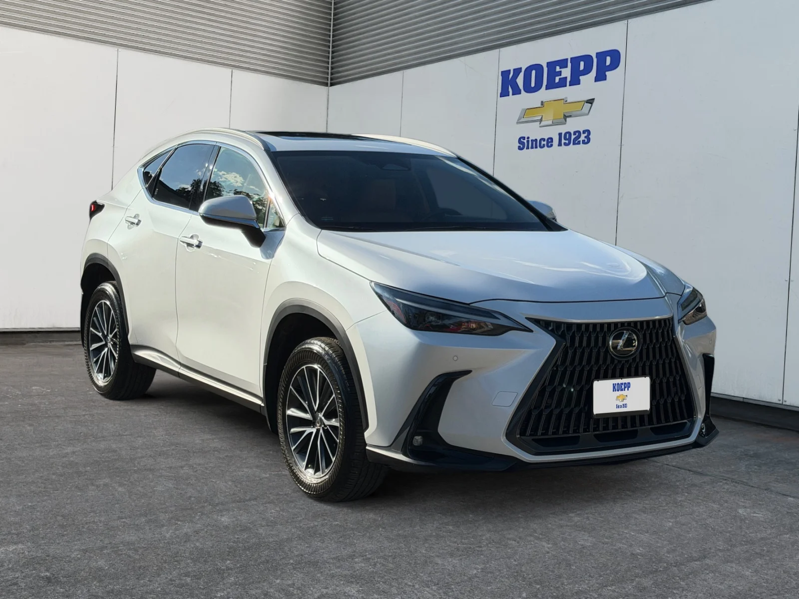 Used 2024 Eminent White Pearl Lexus Premium image 7