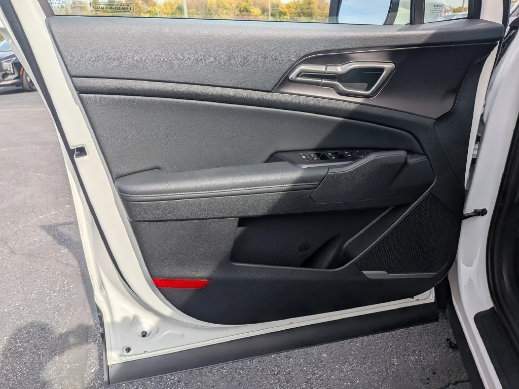 New 2027 Snow White Pearl Kia EX image 40