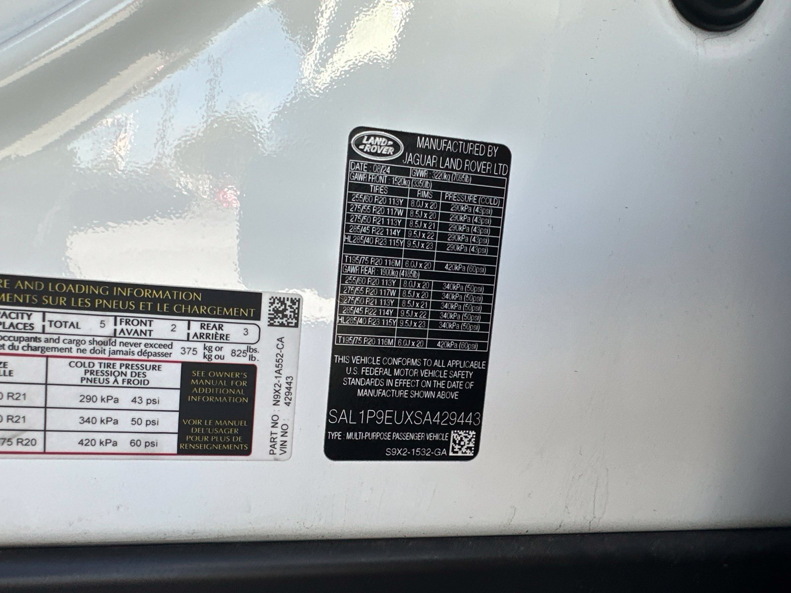 Used 2025 Fuji White Land Rover SE image 10