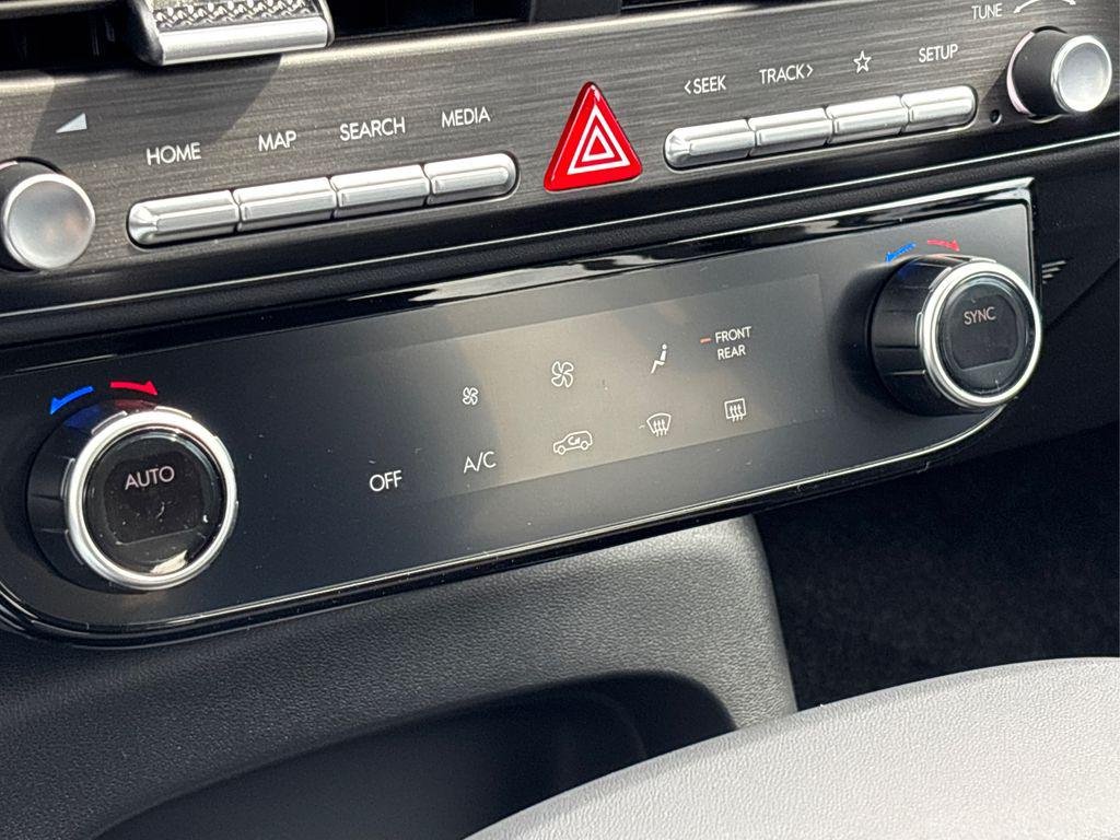 New 2026 White Hyundai SE AWD image 20