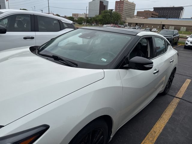 Used 2023 White Nissan SL image 1
